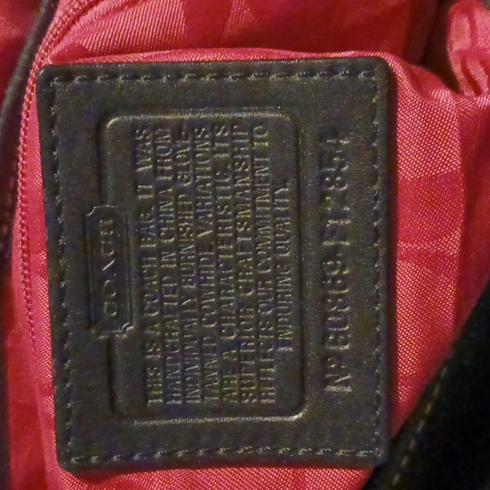 Vintage Coach black leather saddle bag with brass turn-lock clasp and hardware. - Picture 5 of 7